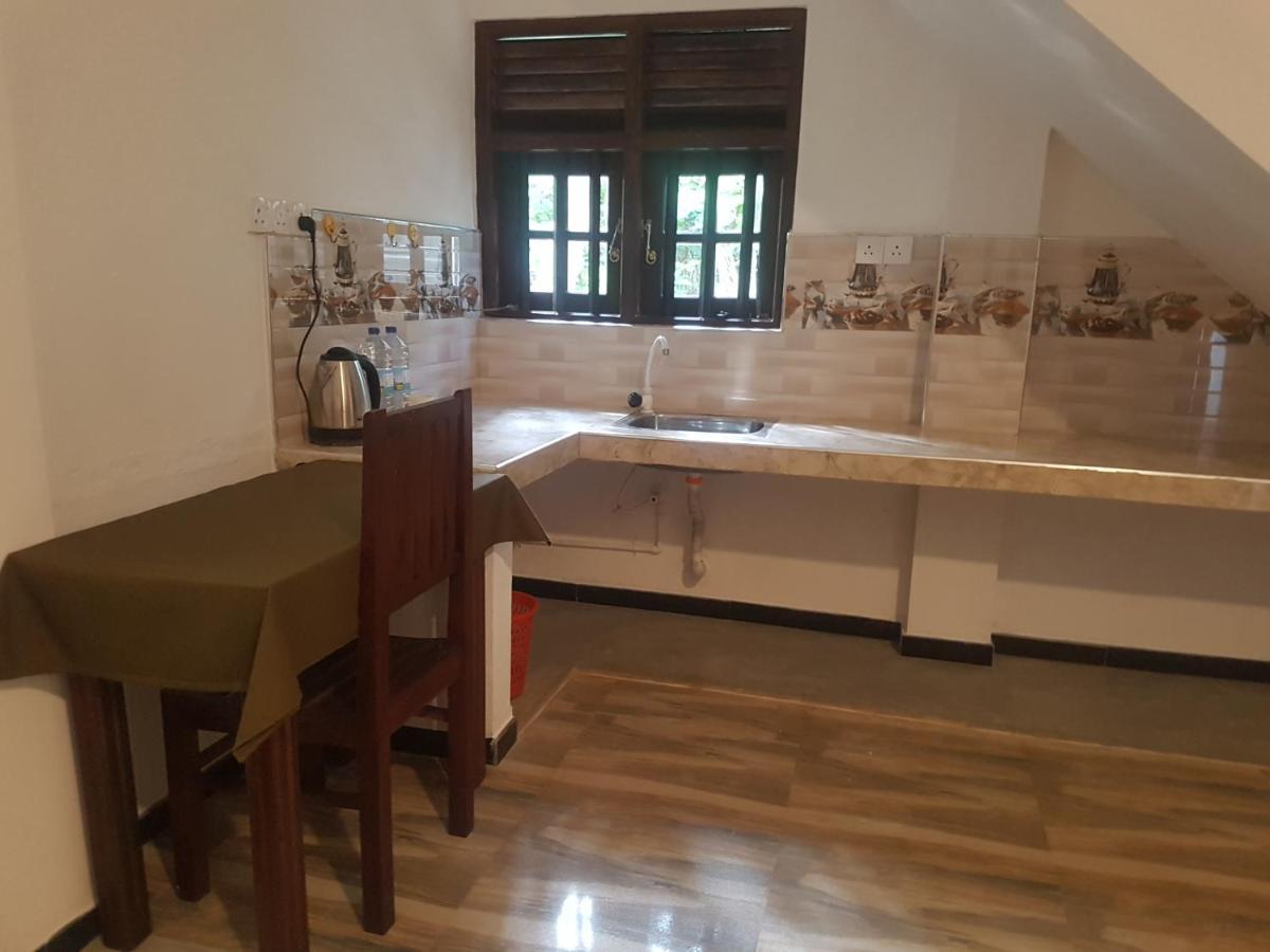 디크웰라 Sea Port Hiriketiya B&B 외부 사진